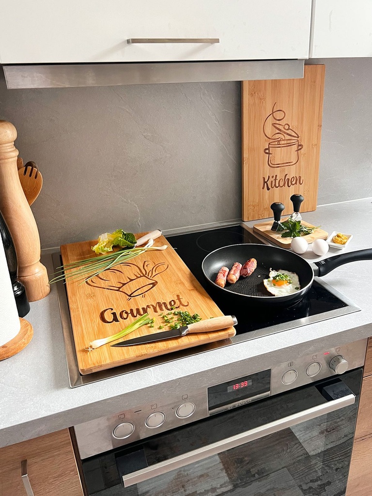 Bambus-Schneide--und-Abdeckplatte-2er-Set-mit-dekorativen-Motiven-herdabdeckung-bambus-schneidebrett-herdabdeckplatten-2er-set-bambusplatten-mit-fuessen-kuechen-abdeckung-holzplatte-fue_2.jpg